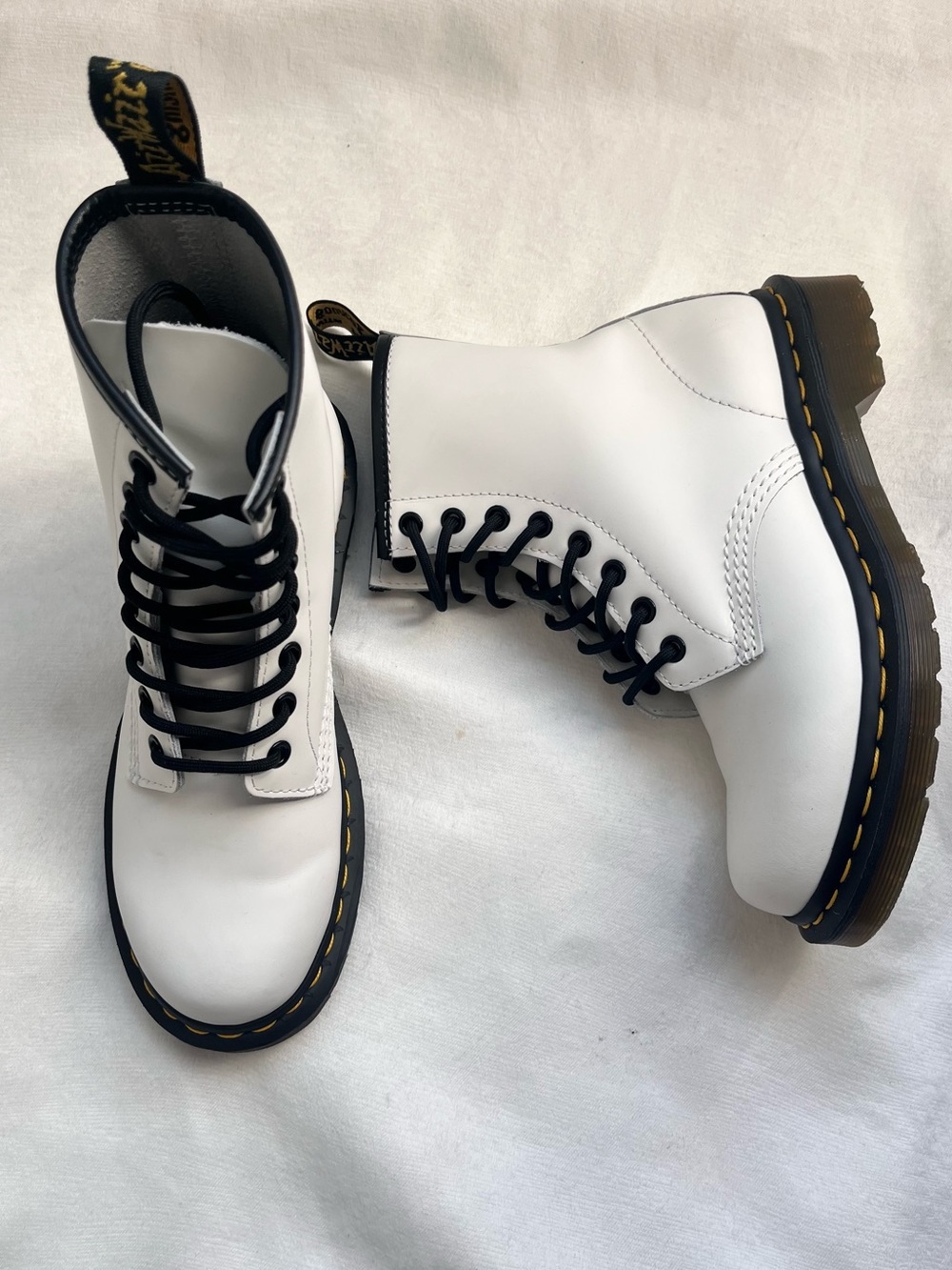Dr. Martens 1460 Women’s Smooth white leather lace up boots 6